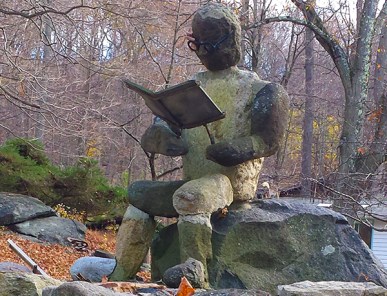 Reading (c) in medias res by Melinda Kucsera